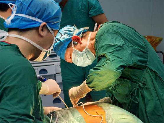 脊髓电刺激治疗渐冻症：病例分析与技术展望 