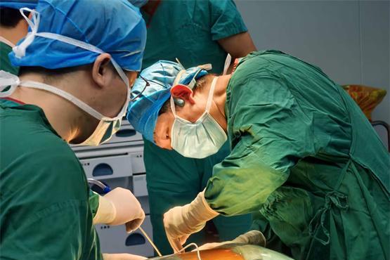 脊髓电刺激治疗渐冻症：病例分析与技术展望 