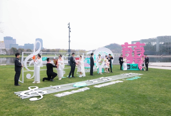 从线上到现场：Soul里的爱情，集体走进婚姻 