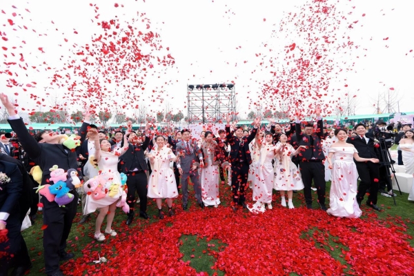 从线上到现场：Soul里的爱情，集体走进婚姻 