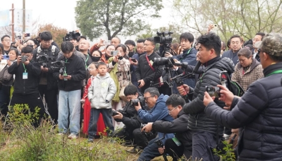 千载诗人地 今朝再出发——“爱中华 爱家乡”2026中国农民诗会从这里出发暨第十一届杏花村文化旅游节正式启幕 