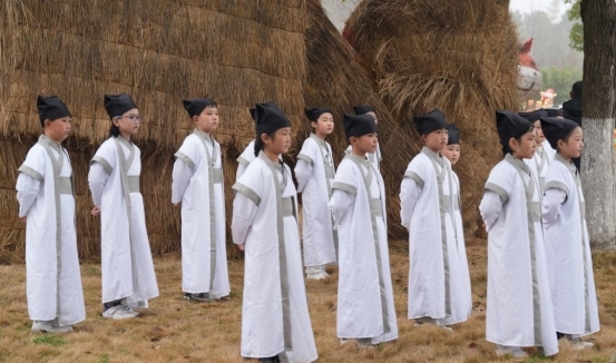 千载诗人地 今朝再出发——“爱中华 爱家乡”2026中国农民诗会从这里出发暨第十一届杏花村文化旅游节正式启幕 