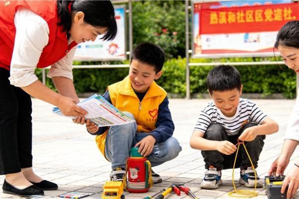 从“托管焦虑”到“成长合伙人”：欣乾程“家长共建服务”重构开学季家校关系 