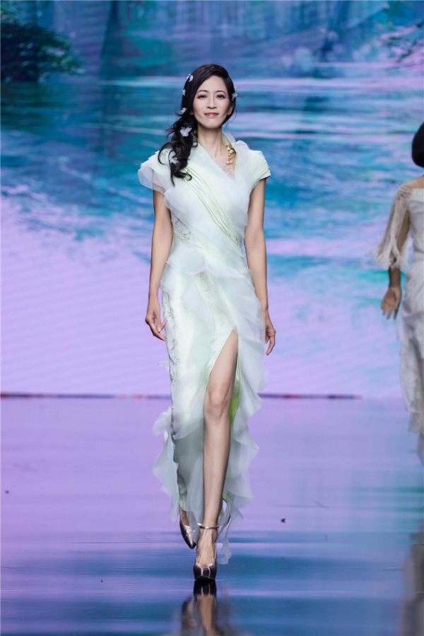 梅兰竹菊，19位女性展现当代君子风骨 