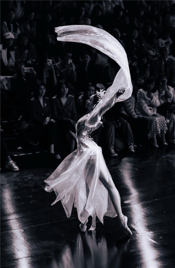 梅兰竹菊，19位女性展现当代君子风骨 