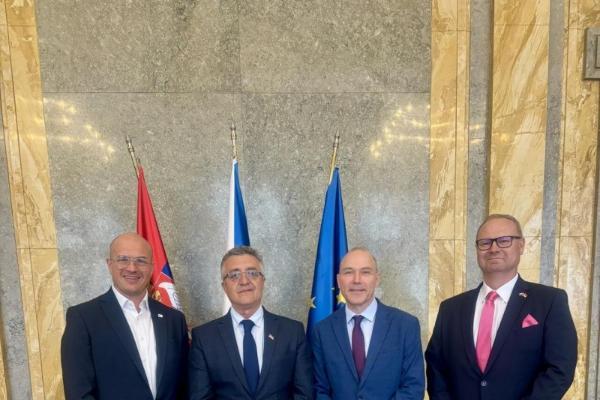 捷克使馆高规格对话：准时达接管欧洲巨头供应链，打通西巴尔干大动脉 