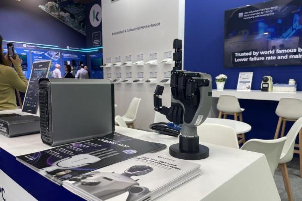 赛博格机器人联合杰和科技亮相2026嵌入式世界展，发布新一代灵巧手H02 