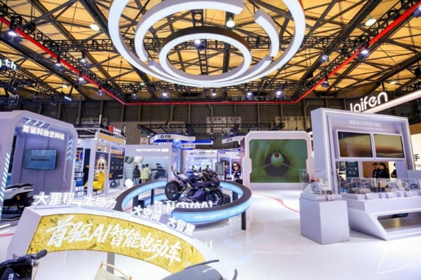 从“工具”到“伙伴”：首驱科技具身化智能产品亮相AWE2026，开启出行机器人时代 