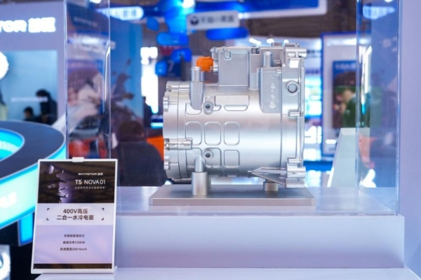 从“工具”到“伙伴”：首驱科技具身化智能产品亮相AWE2026，开启出行机器人时代 