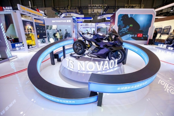 从“工具”到“伙伴”：首驱科技具身化智能产品亮相AWE2026，开启出行机器人时代 