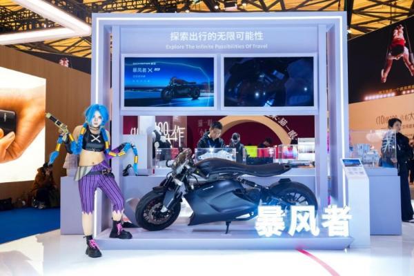 从“工具”到“伙伴”：首驱科技具身化智能产品亮相AWE2026，开启出行机器人时代 