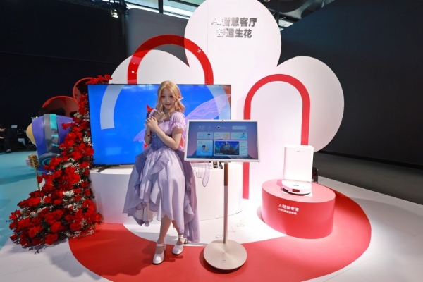 从极简操作到主动关爱，海尔电视在AWE发起场景革命 