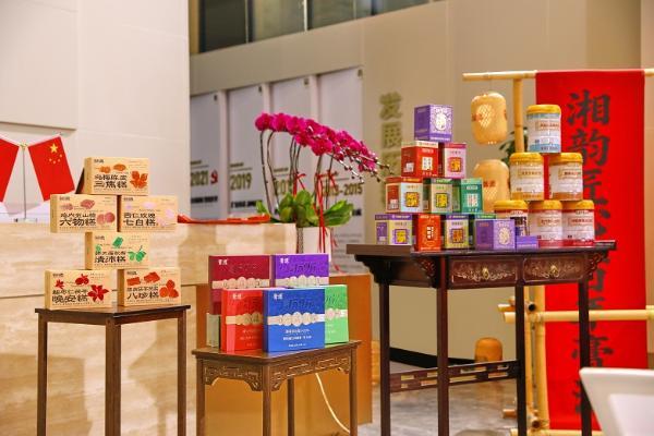 匠心湘约 百年杭行|百年膏遗集团✕小热昏中华老字号品牌联盟战略投资签约仪式圆满举行 