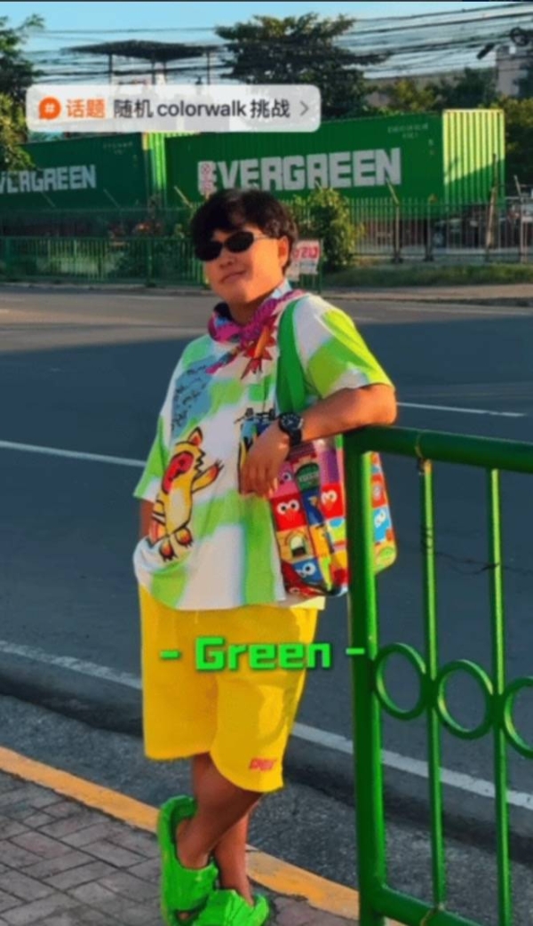 下楼走走，捡了一兜颜色回家 