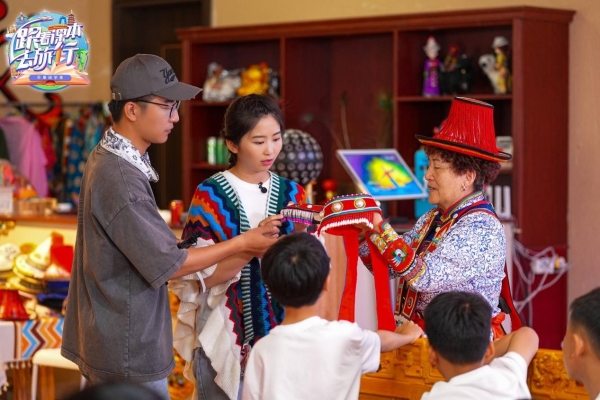 《跟着课本去旅行》肃南站定档周六14:00 