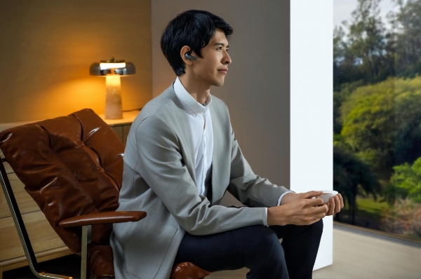 春节跨境洽谈无忧，讯飞AI翻译耳机助力高效商务沟通 