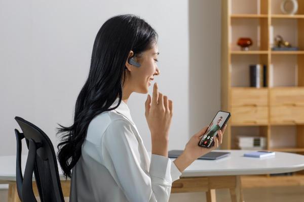 春节跨境洽谈无忧，讯飞AI翻译耳机助力高效商务沟通 