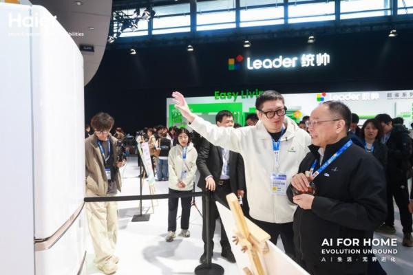 贯彻懒人主义！Leader统帅把“无人家务”懒人之家搬进AWE