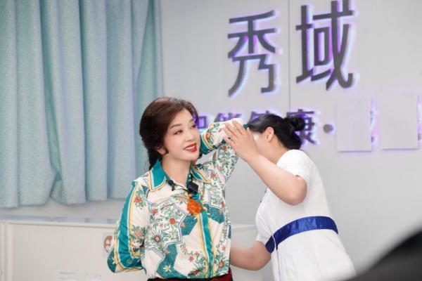 从75岁刘晓庆北京片场拍摄状态 看科学管理下的活力人生 