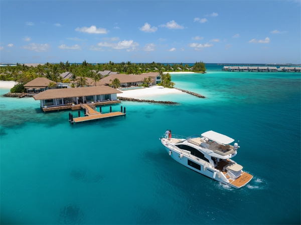 希尔顿马尔代夫阿敏吉里全别墅度假村臻呈「六卧宅邸」，容至亲挚友欢聚一堂，私享逸境 