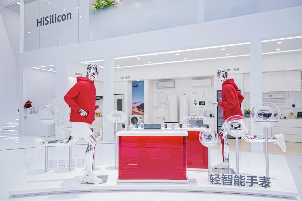 从千行百业到千家万户 开源鸿蒙多品类消费终端集中亮相AWE2026 