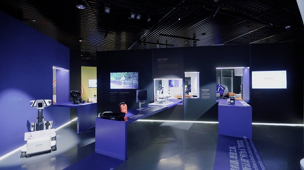 深圳艺术周｜“两个AI”大展暨DIA湾区智造论坛启幕 