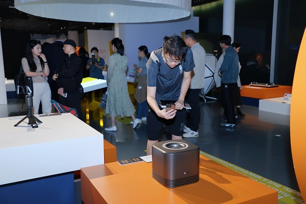 深圳艺术周｜“两个AI”大展暨DIA湾区智造论坛启幕 