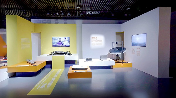 深圳艺术周｜“两个AI”大展暨DIA湾区智造论坛启幕 