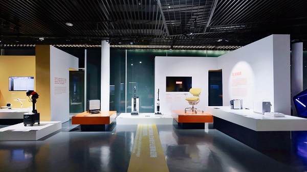 深圳艺术周｜“两个AI”大展暨DIA湾区智造论坛启幕 