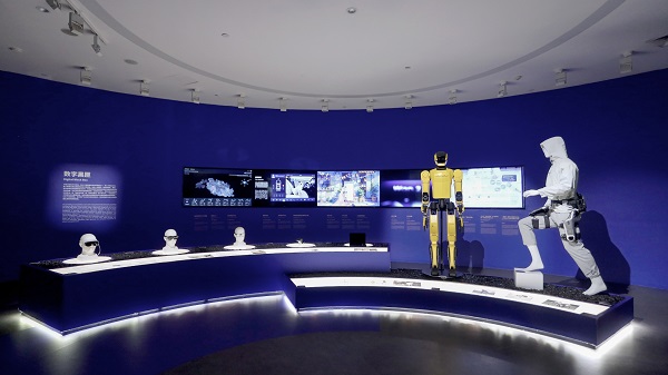 深圳艺术周｜“两个AI”大展暨DIA湾区智造论坛启幕 