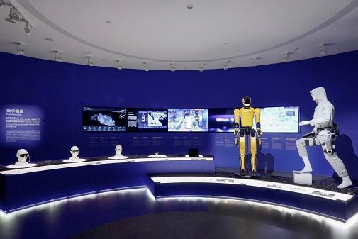 深圳艺术周｜“两个AI”大展暨DIA湾区智造论坛启幕 