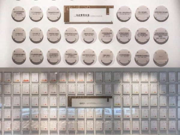 凭什么说它是板材市场的“深水炸弹”？拆解大自然板材30+年木作底牌 