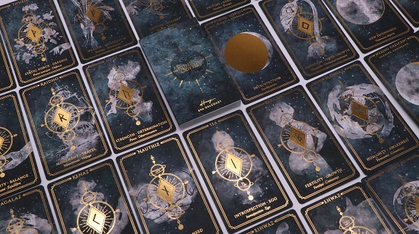  广东望京卡牌：让每一副塔罗牌的包装，都成为触手可感的灵魂序章 