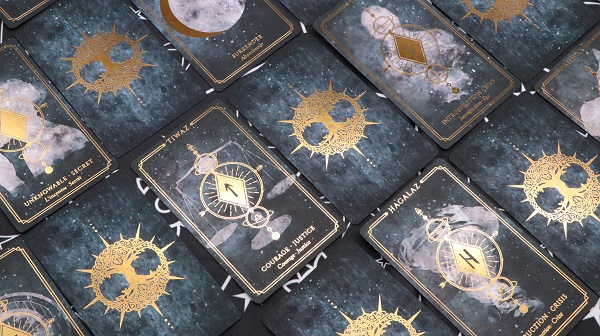  广东望京卡牌：让每一副塔罗牌的包装，都成为触手可感的灵魂序章 