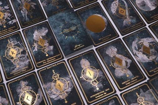  广东望京卡牌：让每一副塔罗牌的包装，都成为触手可感的灵魂序章 