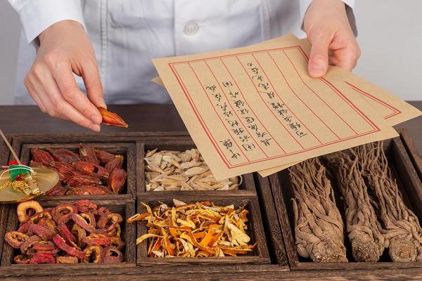 一张古方，一生仁心——李平的中医情缘 