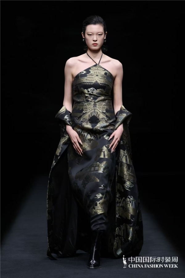瓅锦LI JIN「驰观」大秀耀目中国国际时装周：纱罗织锦织就时尚新生 