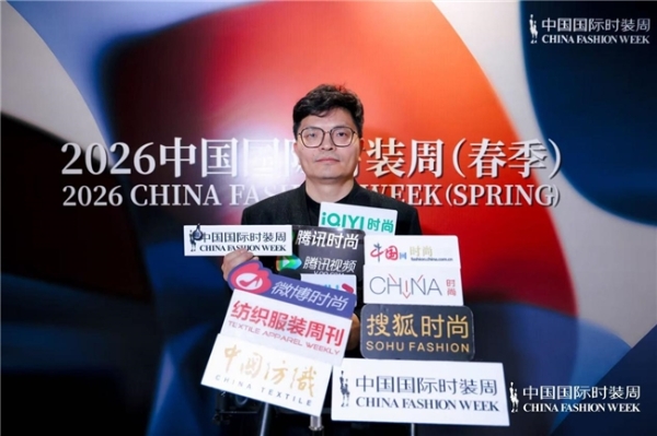 瓅锦LI JIN「驰观」大秀耀目中国国际时装周：纱罗织锦织就时尚新生 