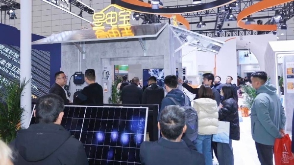 昱能昱电宝×隆基绿能：极致协同，打造成套阳台光伏最优解 