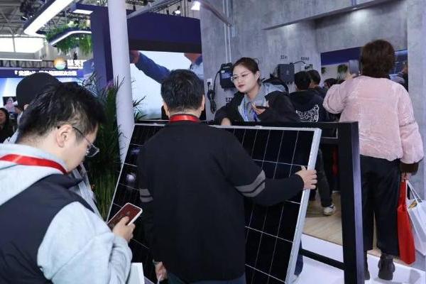 昱能昱电宝×隆基绿能：极致协同，打造成套阳台光伏最优解 