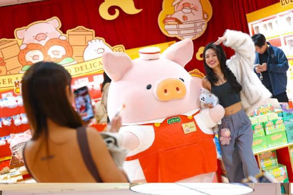 罐头猪 LuLu「食来运转」快闪店双城启幕 新品热销人气爆棚！ 