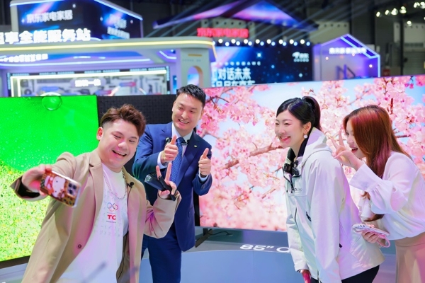 TCL实业AWE 2026焕新打造品牌活力乐园，“屏显+AI”让智慧生活触手可及 