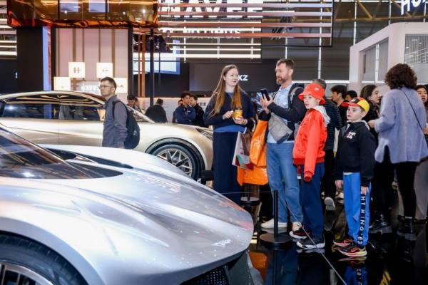 央视、张朝阳、36氪等齐聚探路展台，全网刷屏热议“移动空间生态” 