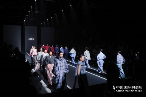 探寻内在力量：乙乙国际以时装解构“规则下的自我”