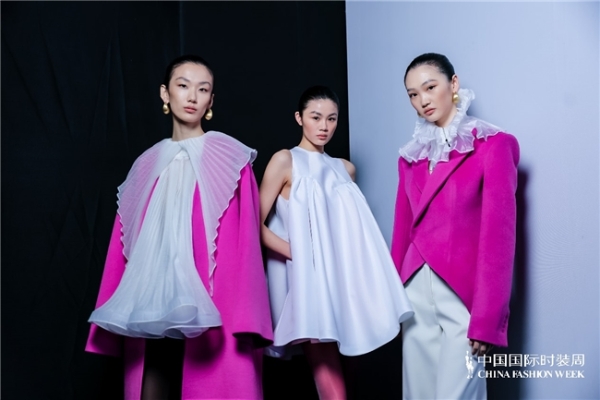 探寻内在力量：乙乙国际以时装解构“规则下的自我”