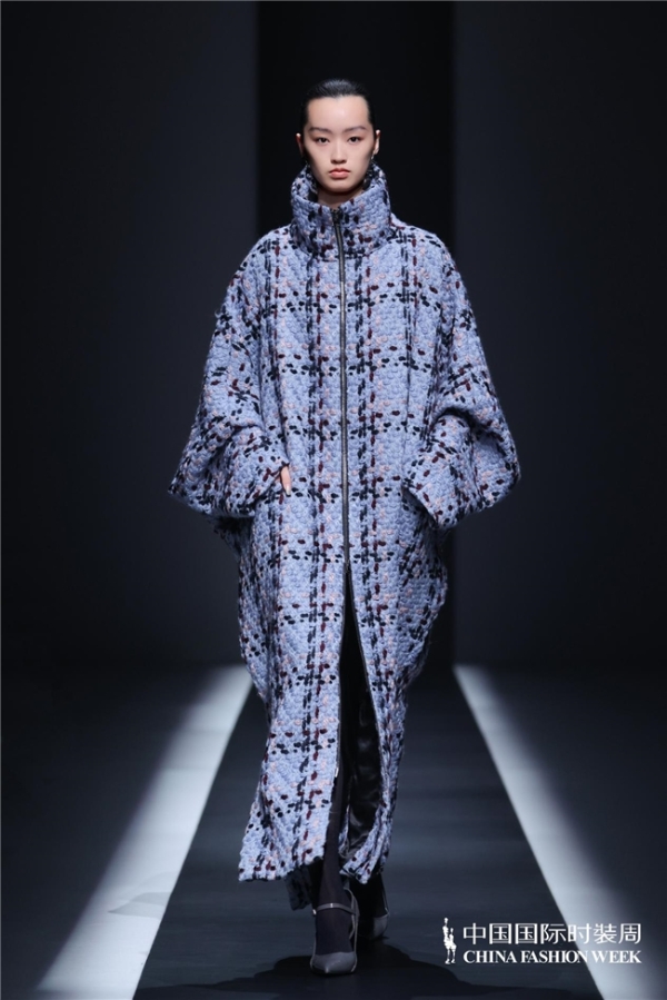 探寻内在力量：乙乙国际以时装解构“规则下的自我”