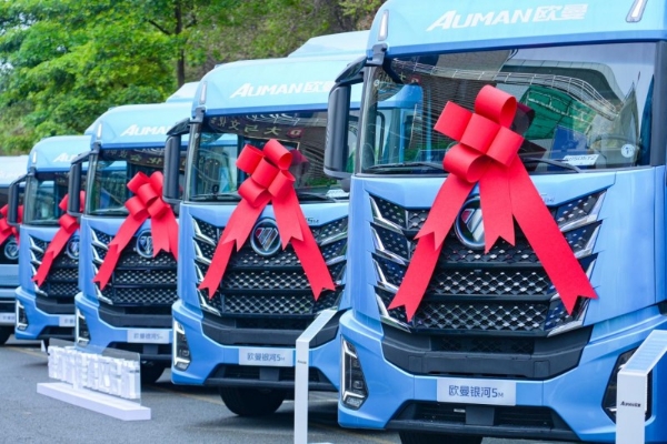 上市热销98台！欧曼银河新能源重卡深圳上市 绿色运输盈利增收新路径 