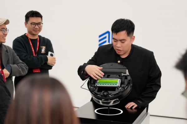 战略重组后首发声！iRobot深耕中国市场，新品AWE全球首秀 