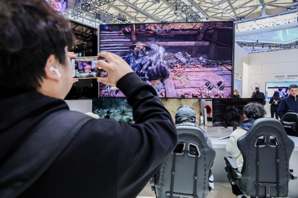 海信三大旗舰显示器重磅亮相AWE2026 旗舰电视同源技术引领行业 