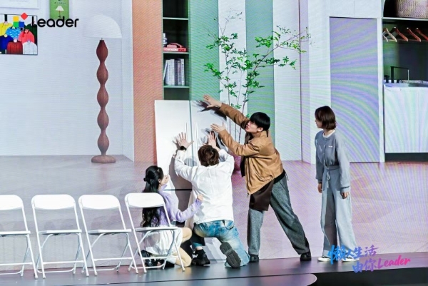 把舞台剧搬上发布会：Leader统帅用《懒友记》与年轻人同频对话 